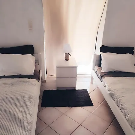 Chrisy Maisonette דירה *
