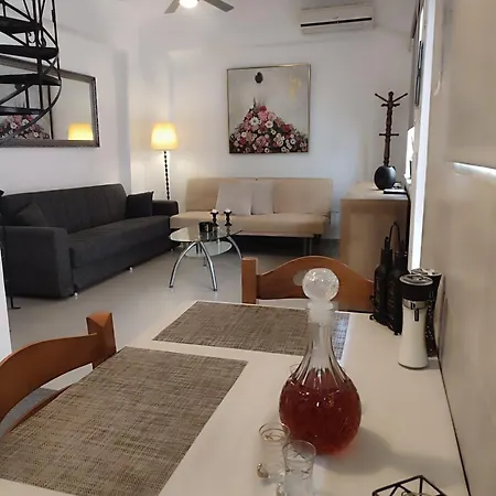 Chrisy Maisonette דירה קליבס